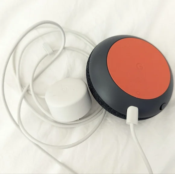 Google Home Mini - Picture 2 of 4